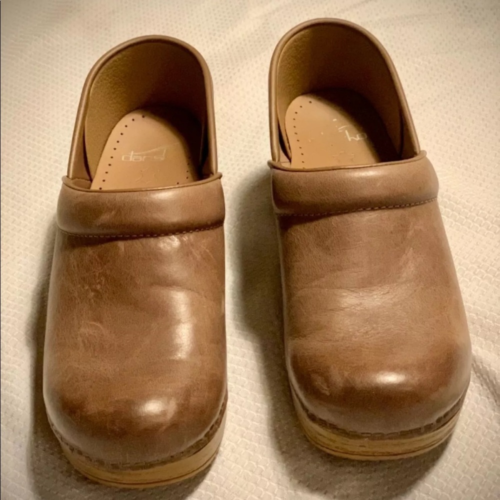 Dansko Size 38 clogs
